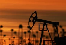 ارتفاع أسعار النفط بعد تقديرات بتراجع مخزونات الخام الأمريكية
